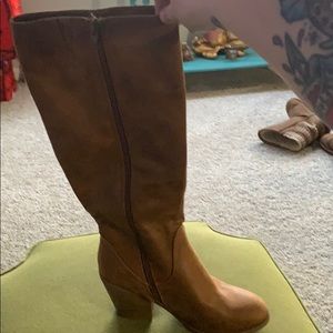 Medium brown western style woman’s boot SZ8